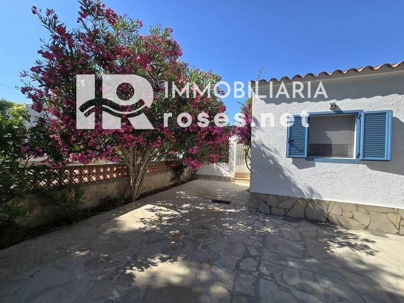 4 slaapkamer Villa te koop in Empuriabrava met zwembad garage - € 595.000 (Ref: 9112814)