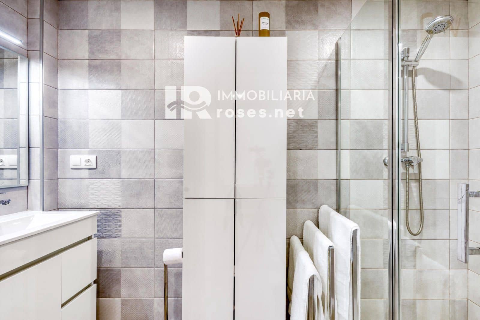 2 slaapkamer Flat te koop in Roses - € 205.000 (Ref: 9147694)