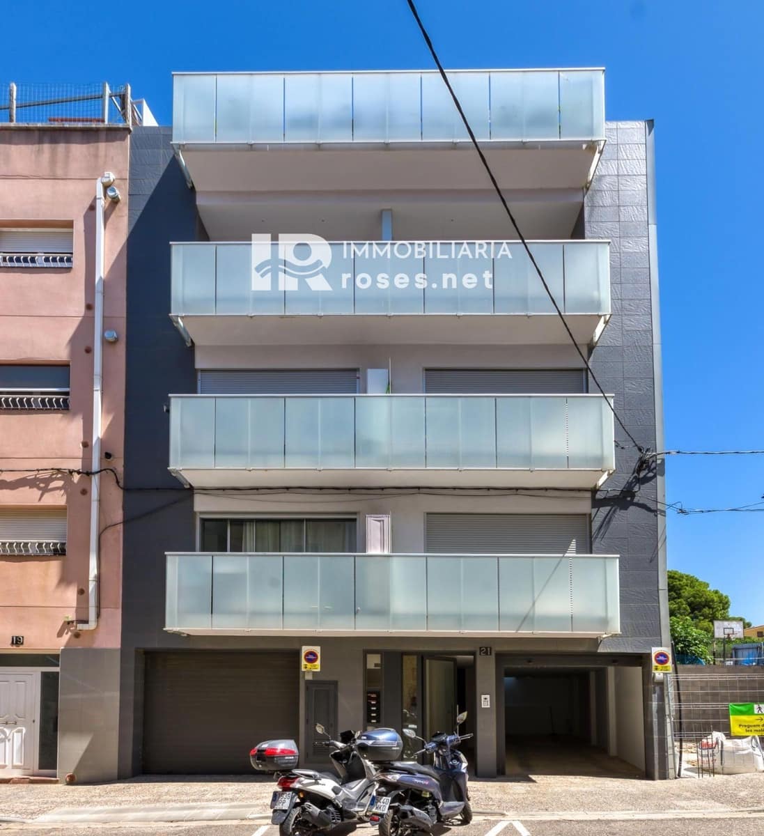 2 slaapkamer Flat te koop in Roses - € 205.000 (Ref: 9147694)