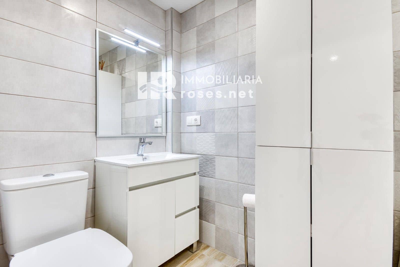 2 slaapkamer Flat te koop in Roses - € 205.000 (Ref: 9147694)