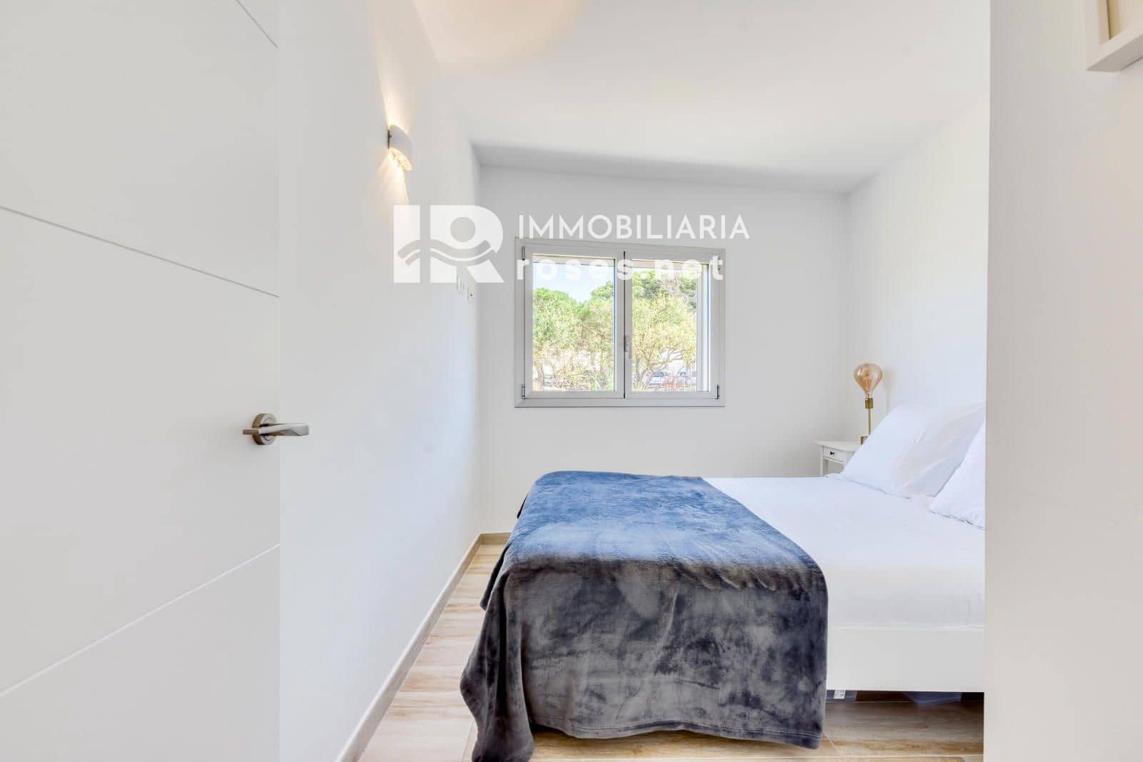 2 slaapkamer Flat te koop in Roses - € 205.000 (Ref: 9147694)