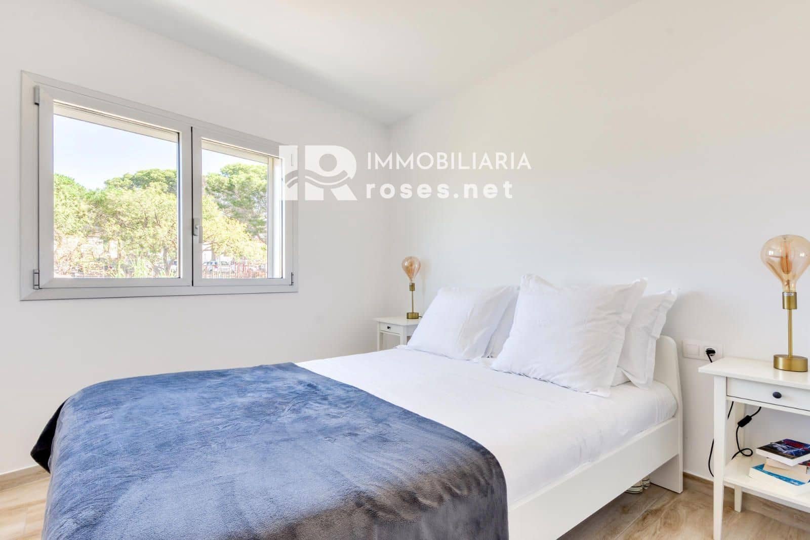 2 slaapkamer Flat te koop in Roses - € 205.000 (Ref: 9147694)