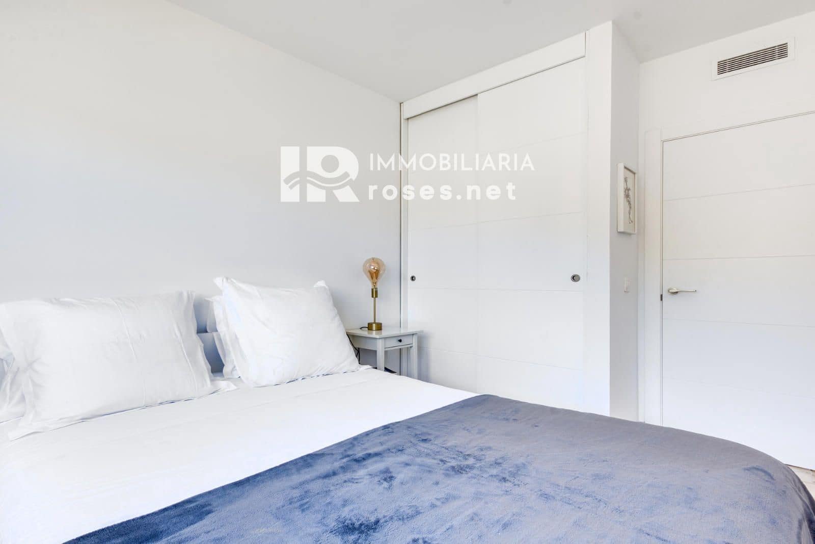 2 slaapkamer Flat te koop in Roses - € 205.000 (Ref: 9147694)