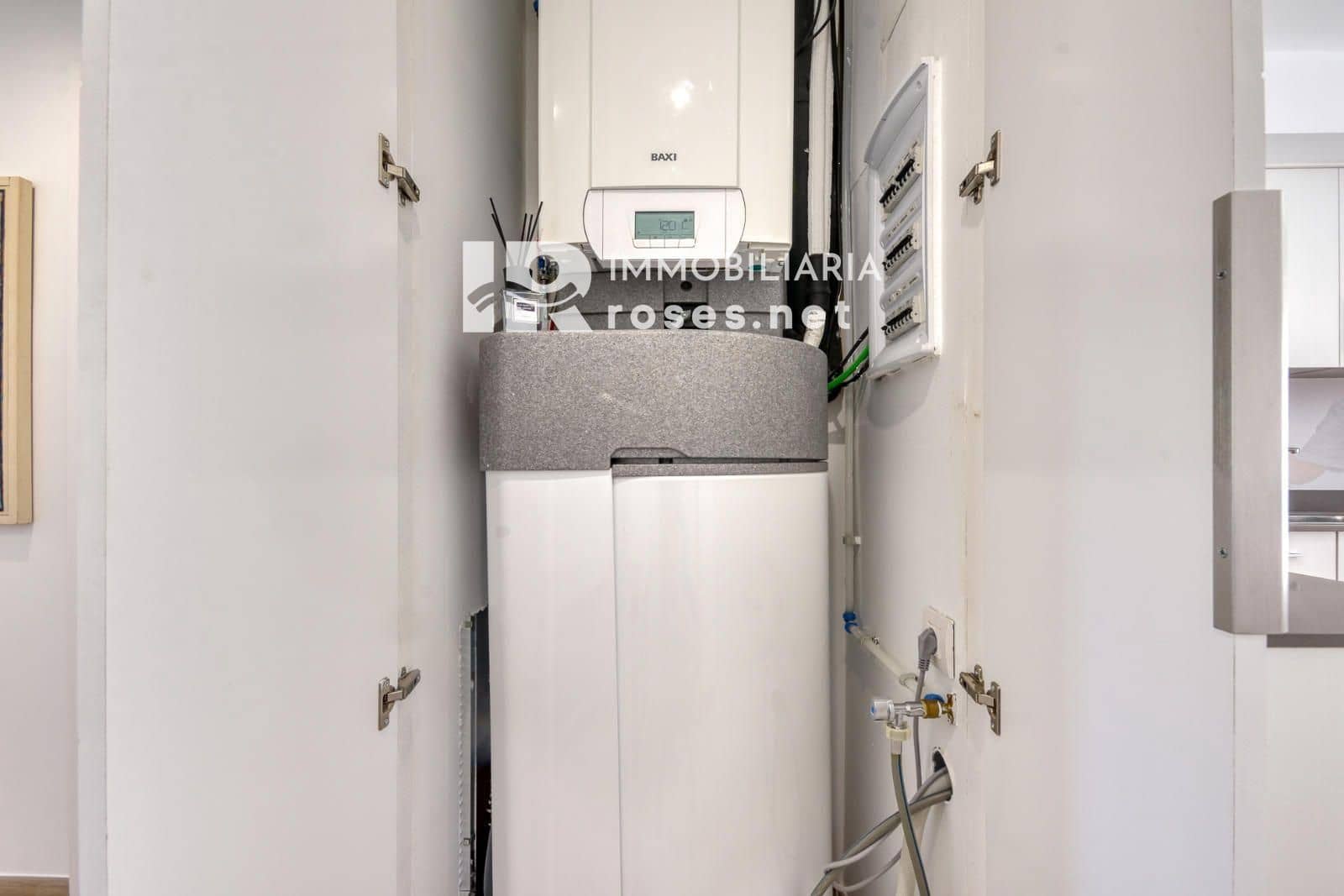 2 slaapkamer Flat te koop in Roses - € 205.000 (Ref: 9147694)