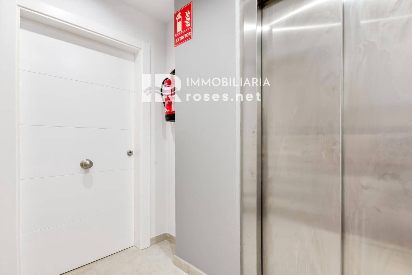 2 slaapkamer Flat te koop in Roses - € 205.000 (Ref: 9147694)