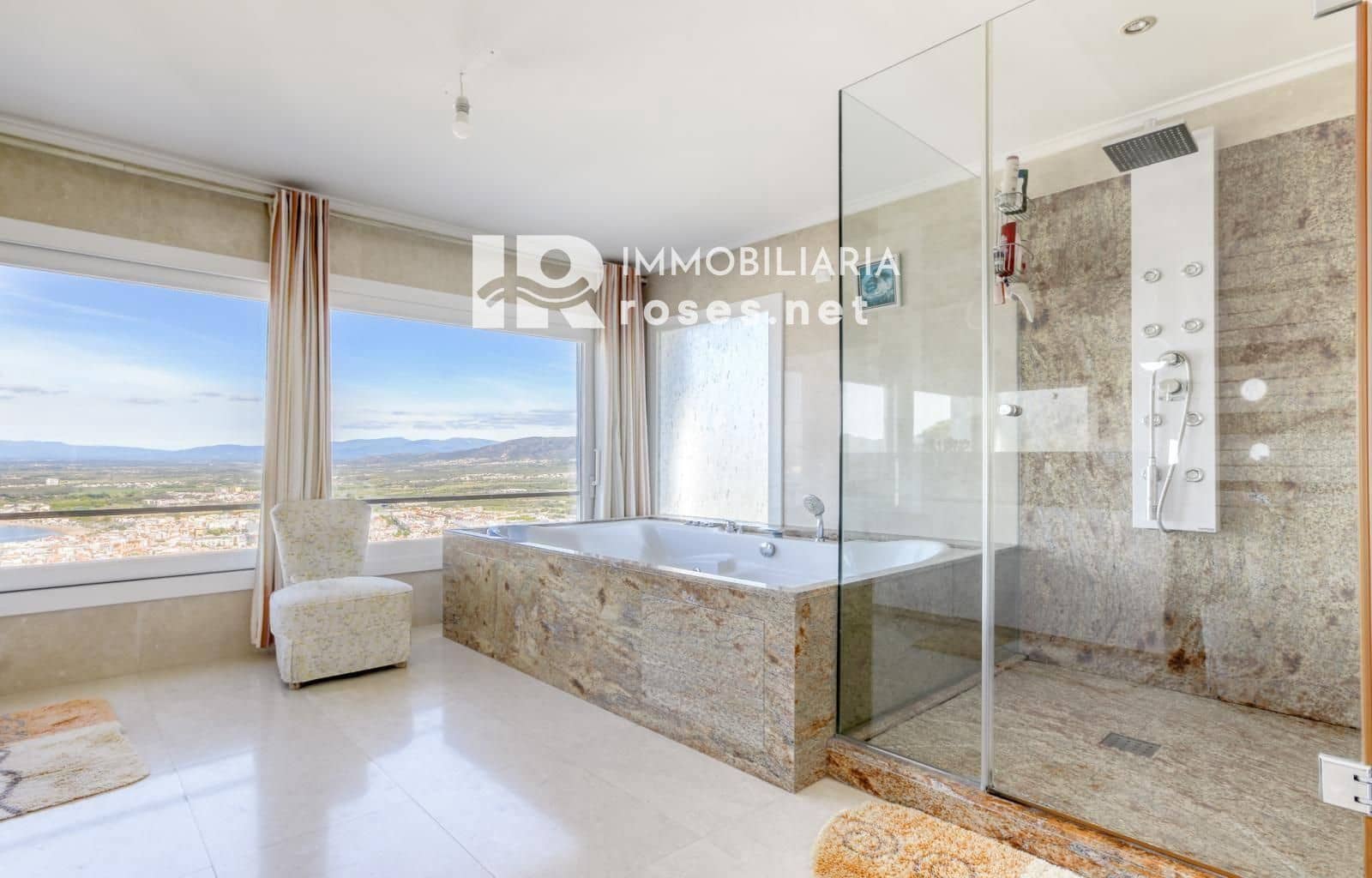 Chalet de 5 habitaciones en Roses en venta con piscina garaje - 945.000 € (Ref: 9164142)