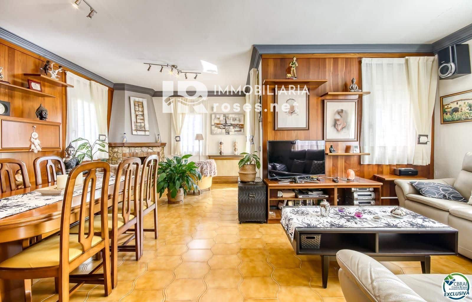 4 slaapkamer Villa te koop in Roses met zwembad garage - € 540.000 (Ref: 9164144)