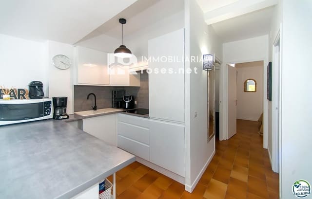 2 bedroom Flat for sale in Empuriabrava, Castelló d'Empúries with pool - € 225,000 (Ref: 9191340)