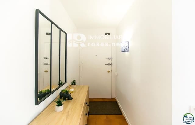 2 bedroom Flat for sale in Empuriabrava, Castelló d'Empúries with pool - € 225,000 (Ref: 9191340)