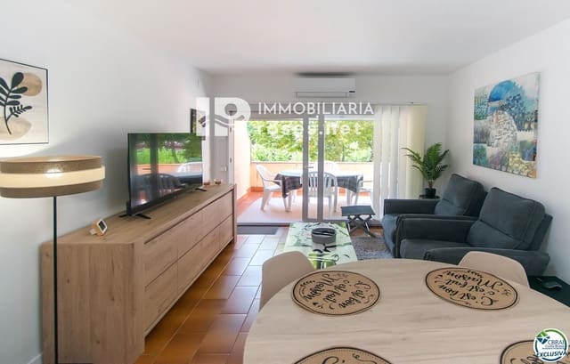 2 bedroom Flat for sale in Empuriabrava, Castelló d'Empúries with pool - € 225,000 (Ref: 9191340)