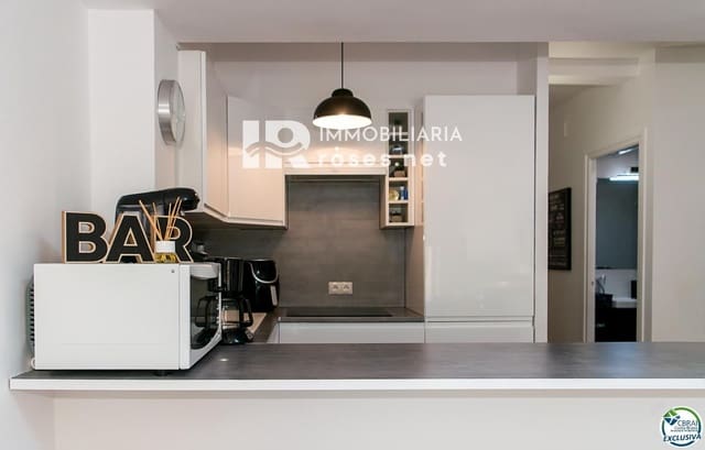 2 bedroom Flat for sale in Empuriabrava, Castelló d'Empúries with pool - € 225,000 (Ref: 9191340)