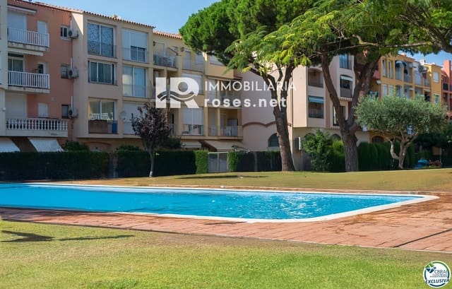 2 bedroom Flat for sale in Empuriabrava, Castelló d'Empúries with pool - € 225,000 (Ref: 9191340)