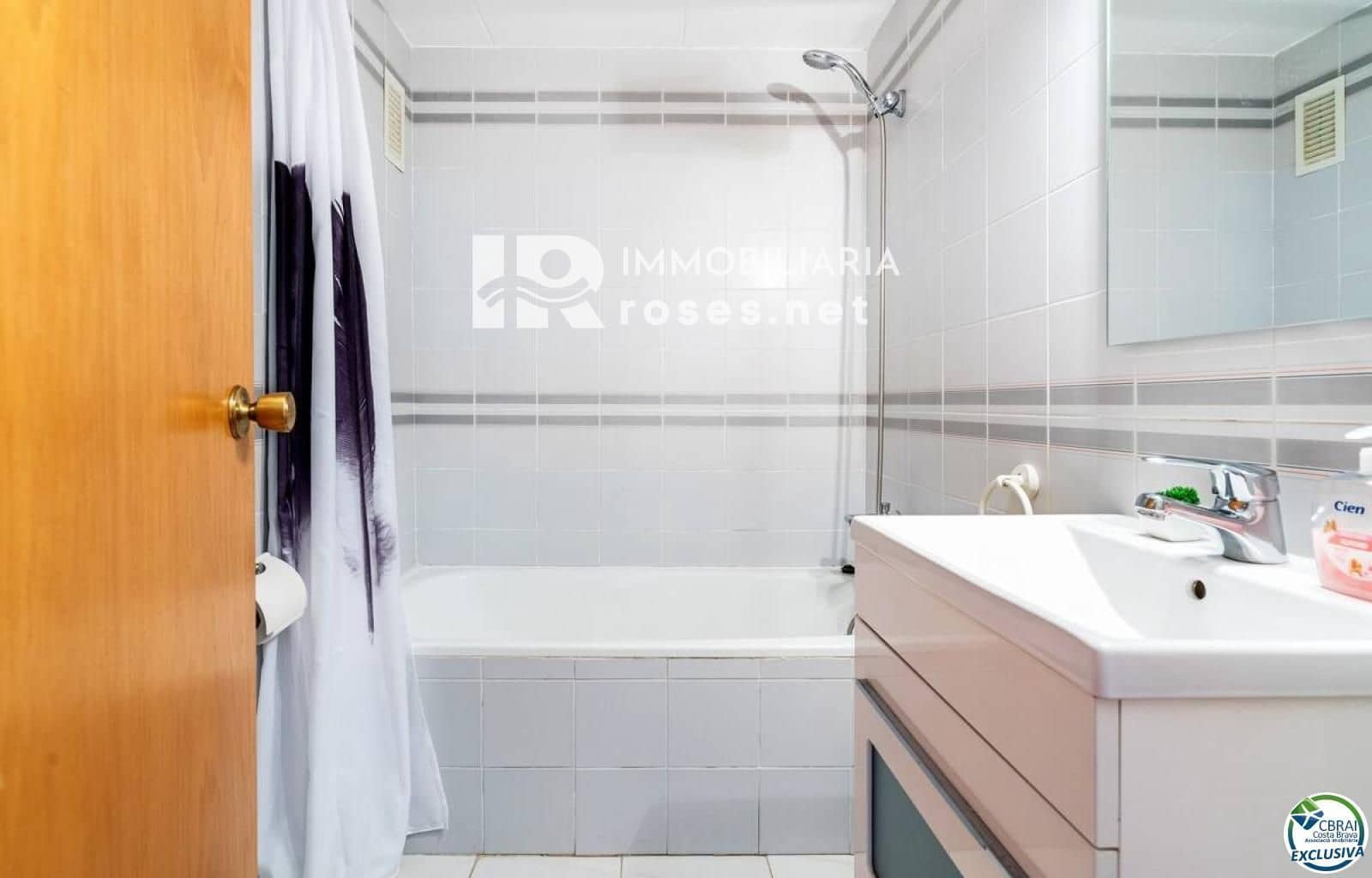 Flat for sale in Empuriabrava - € 129,000 (Ref: 9198094)