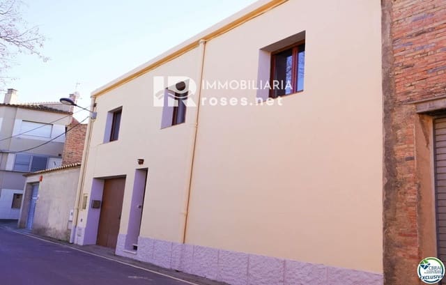 4 bedroom Villa for sale in Vila-sacra with garage - € 280,000 (Ref: 9208713)