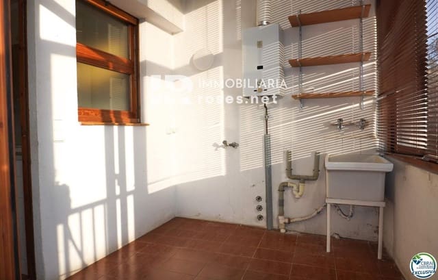 4 bedroom Villa for sale in Vila-sacra with garage - € 280,000 (Ref: 9208713)