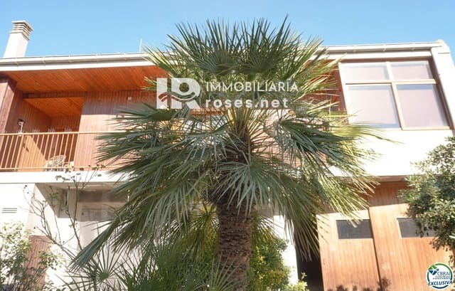 4 bedroom Villa for sale in Vila-sacra with garage - € 280,000 (Ref: 9208713)