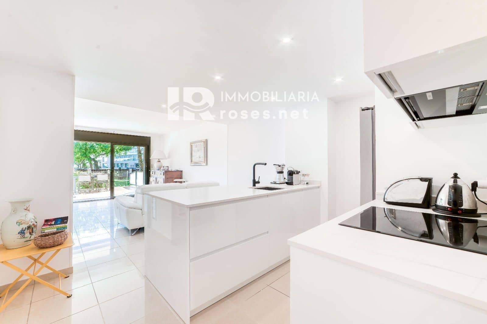 2 slaapkamer Flat te koop in Roses met zwembad - € 480.000 (Ref: 9253744)