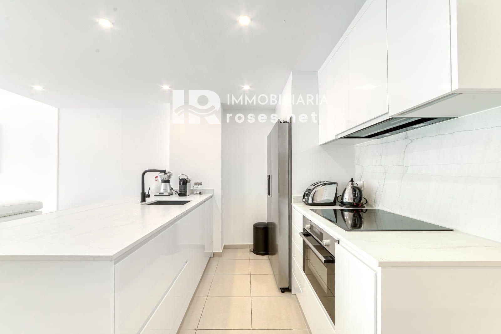 2 slaapkamer Flat te koop in Roses met zwembad - € 480.000 (Ref: 9253744)