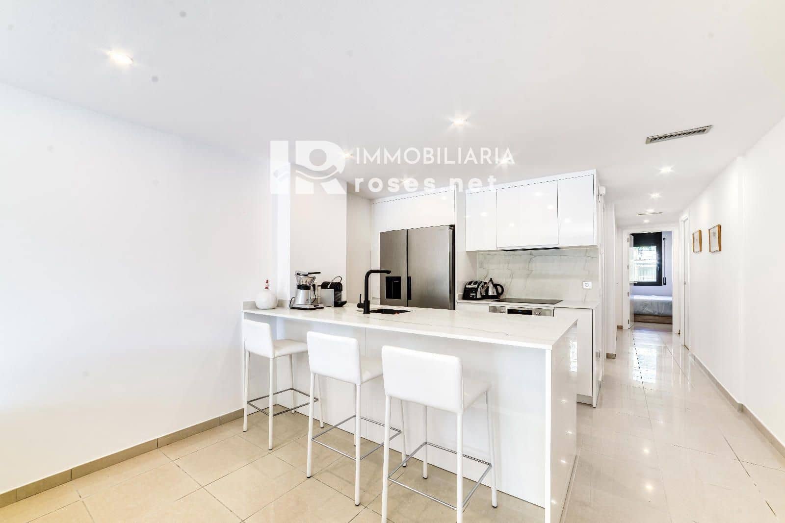 2 slaapkamer Flat te koop in Roses met zwembad - € 480.000 (Ref: 9253744)