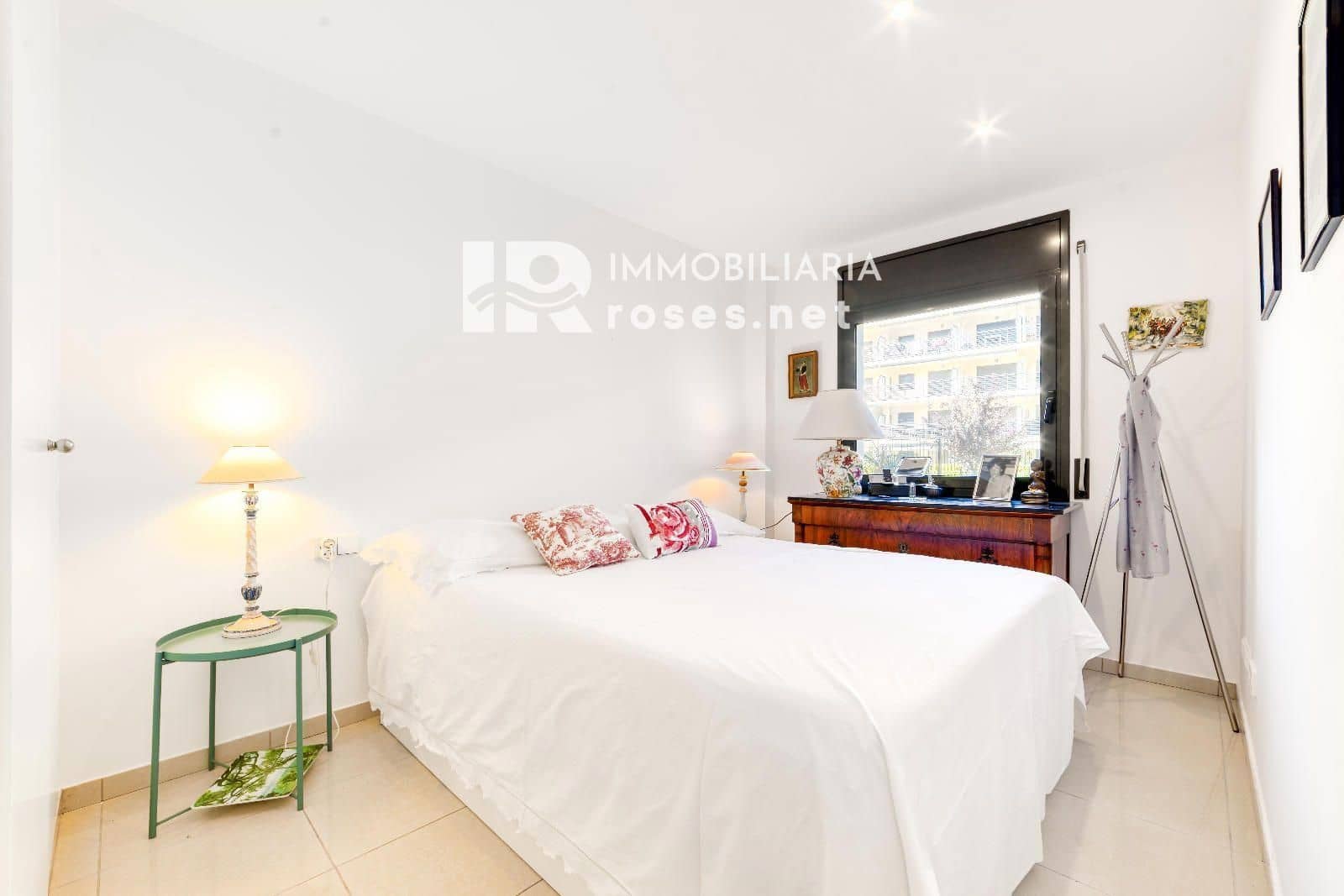 2 slaapkamer Flat te koop in Roses met zwembad - € 480.000 (Ref: 9253744)