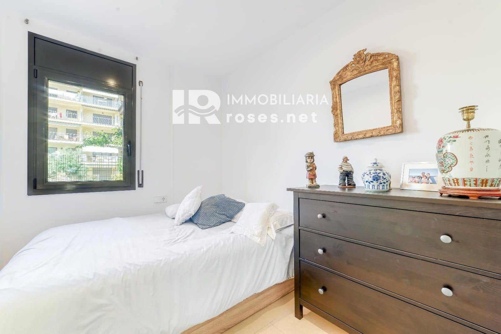 2 slaapkamer Flat te koop in Roses met zwembad - € 480.000 (Ref: 9253744)