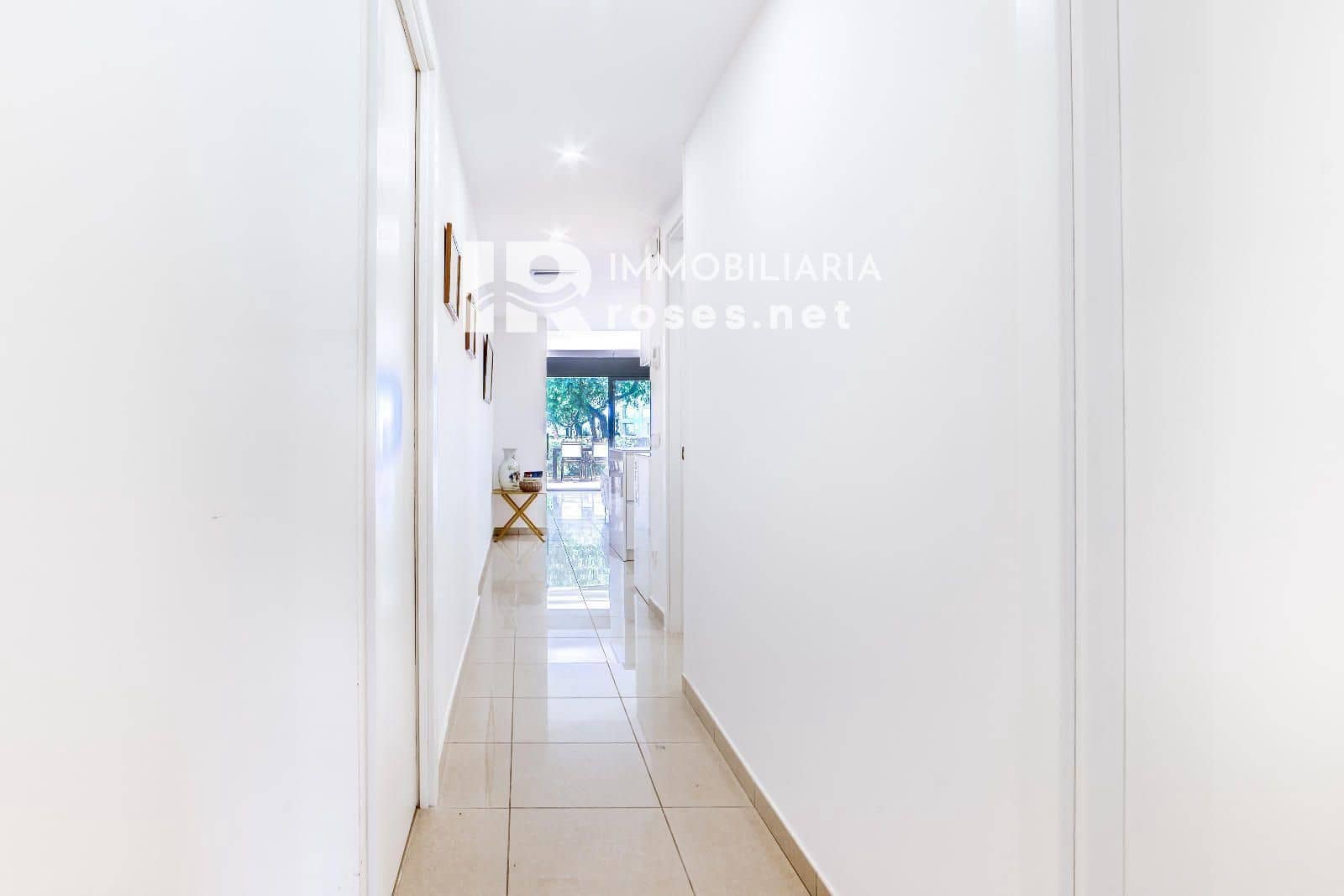 2 slaapkamer Flat te koop in Roses met zwembad - € 480.000 (Ref: 9253744)