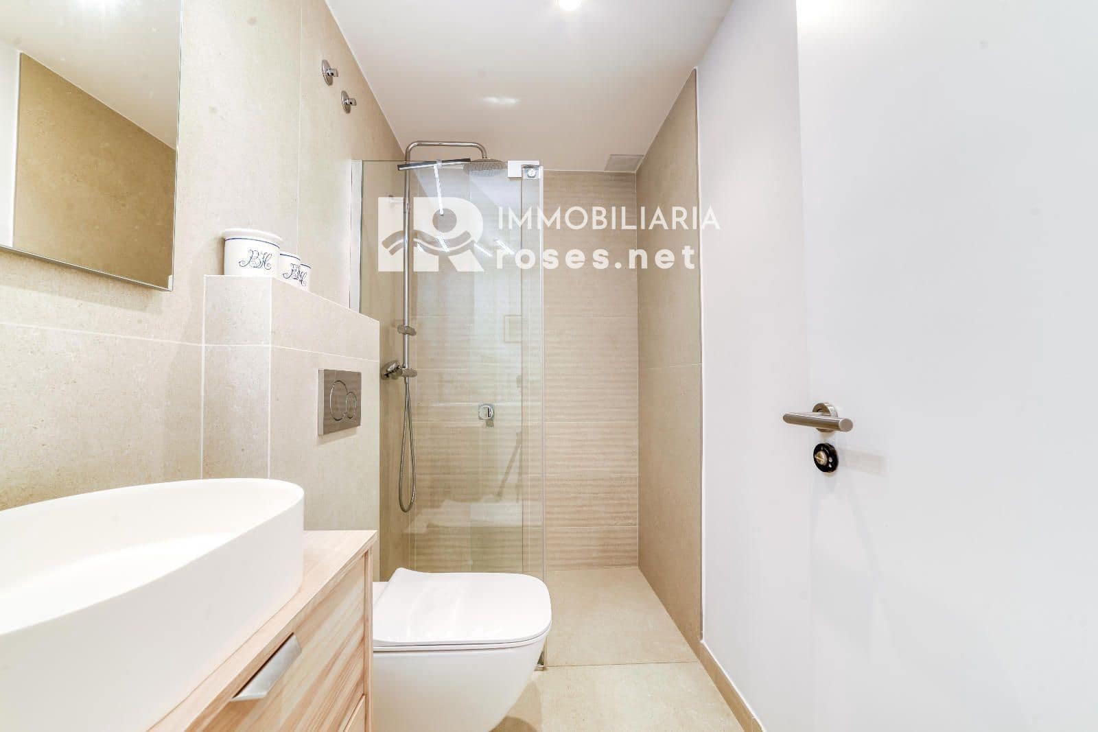 2 slaapkamer Flat te koop in Roses met zwembad - € 480.000 (Ref: 9253744)