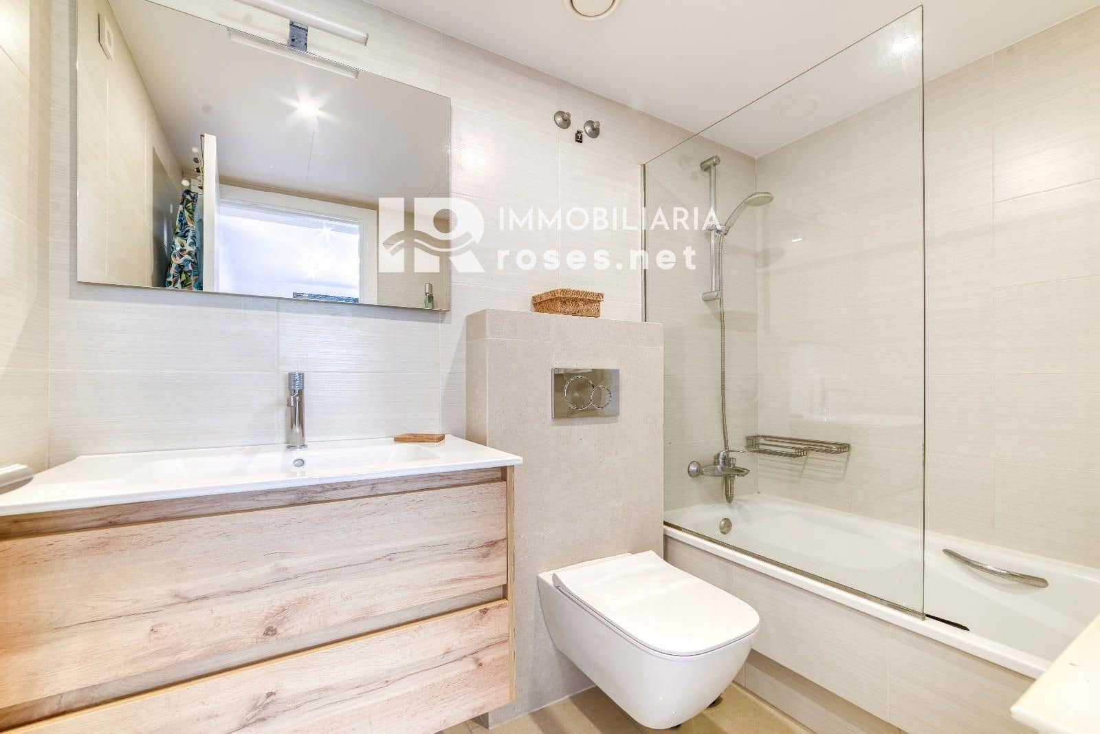 2 slaapkamer Flat te koop in Roses met zwembad - € 480.000 (Ref: 9253744)