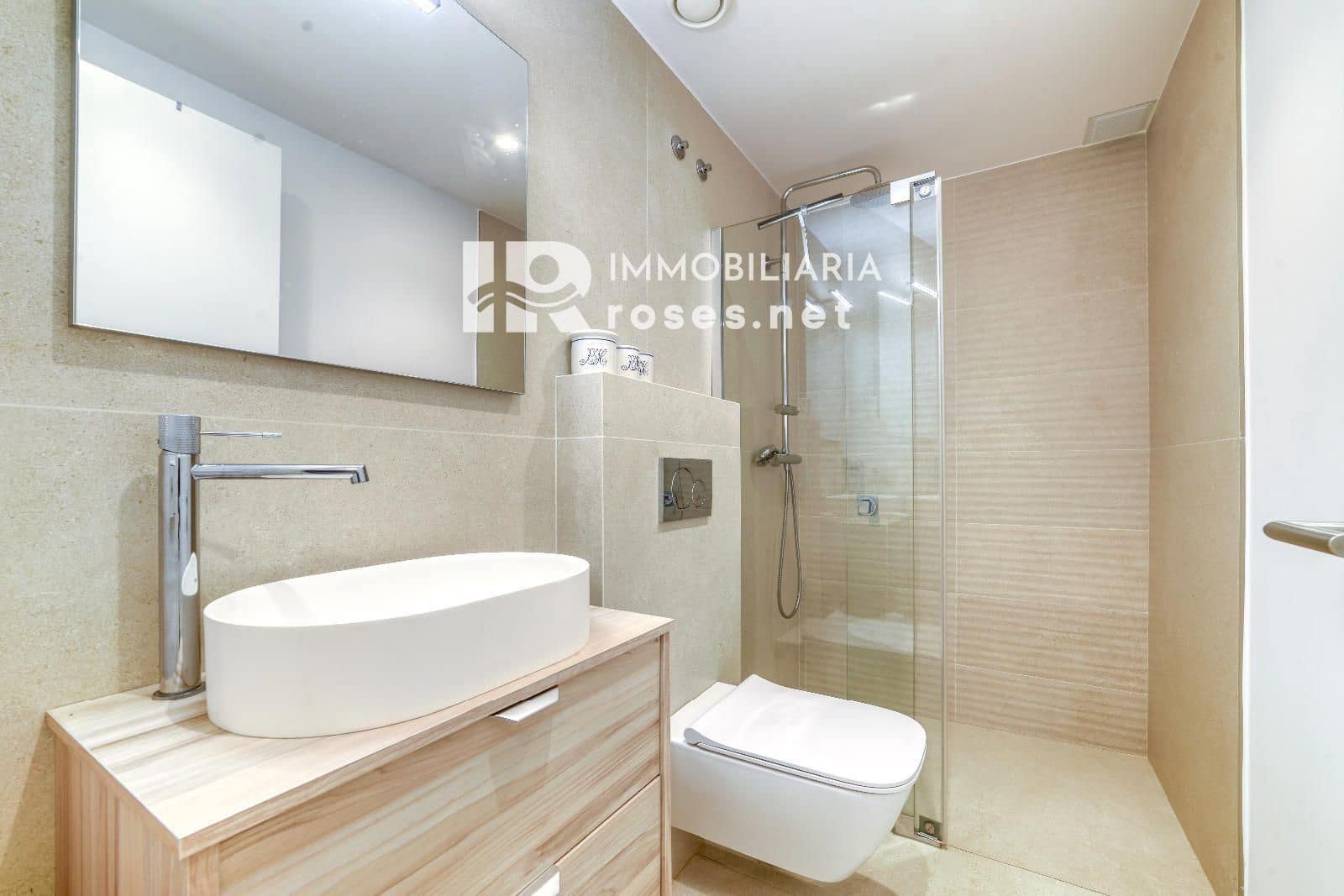 2 slaapkamer Flat te koop in Roses met zwembad - € 480.000 (Ref: 9253744)