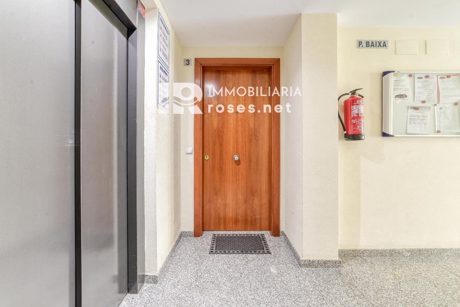 2 slaapkamer Flat te koop in Roses met zwembad - € 480.000 (Ref: 9253744)