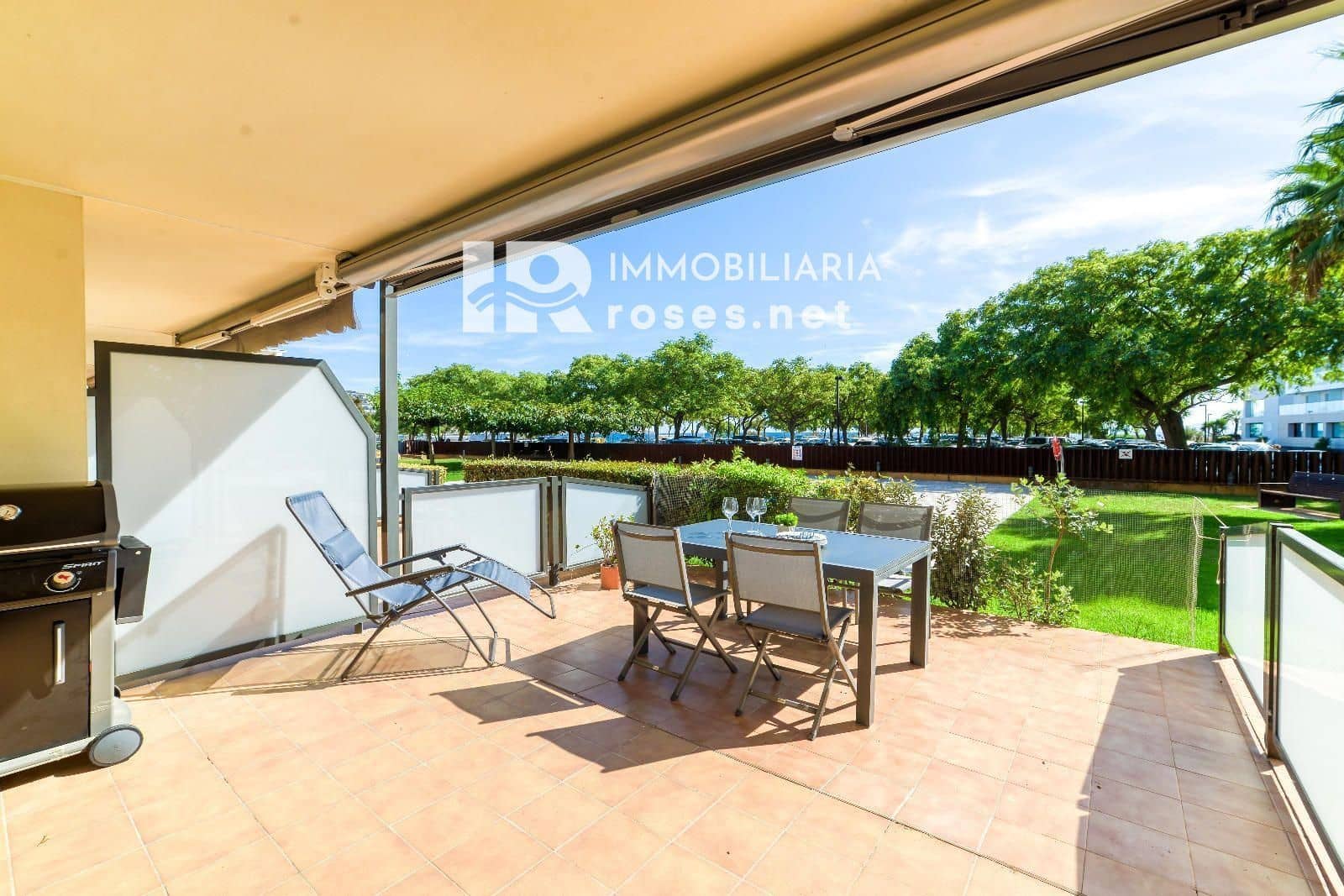 2 slaapkamer Flat te koop in Roses met zwembad - € 480.000 (Ref: 9253744)