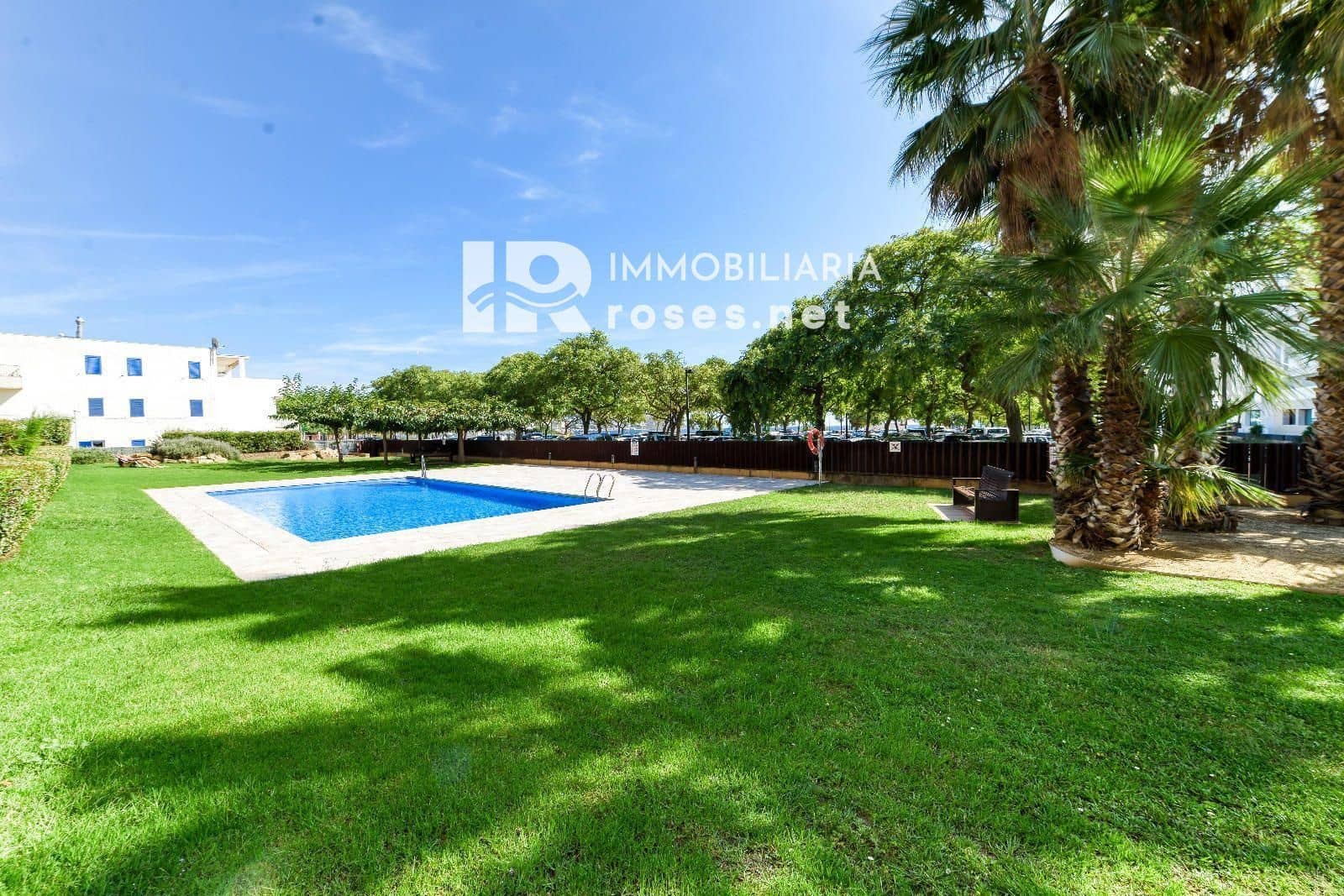 2 slaapkamer Flat te koop in Roses met zwembad - € 480.000 (Ref: 9253744)