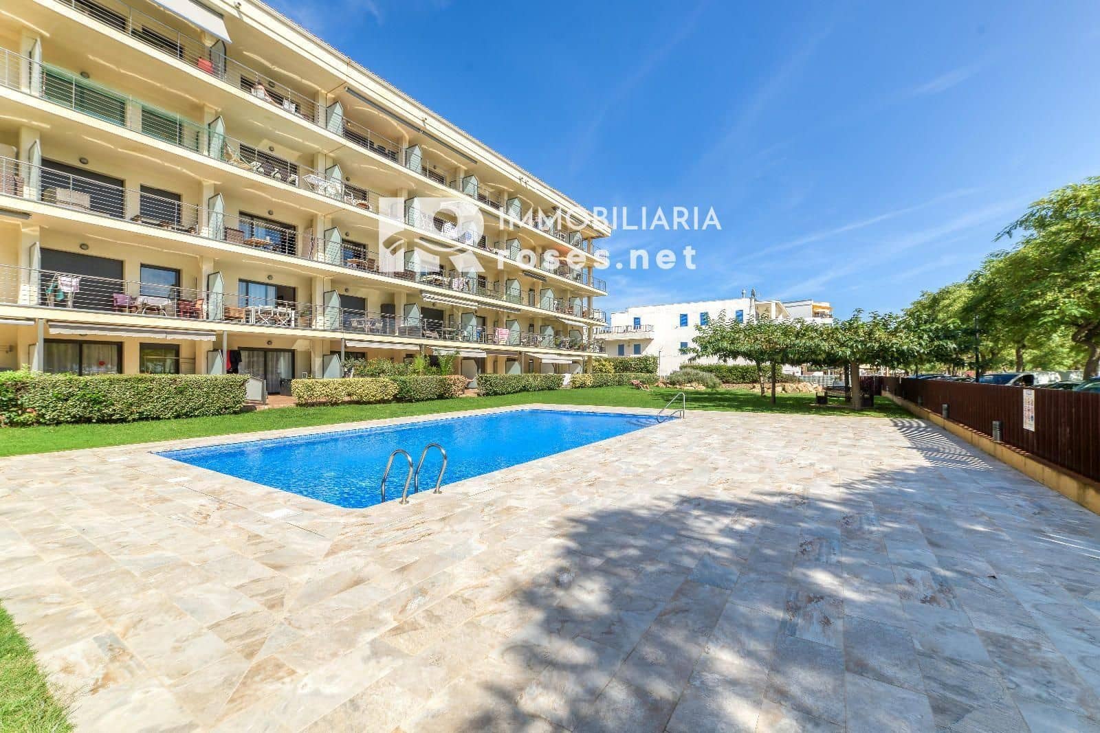 2 slaapkamer Flat te koop in Roses met zwembad - € 480.000 (Ref: 9253744)