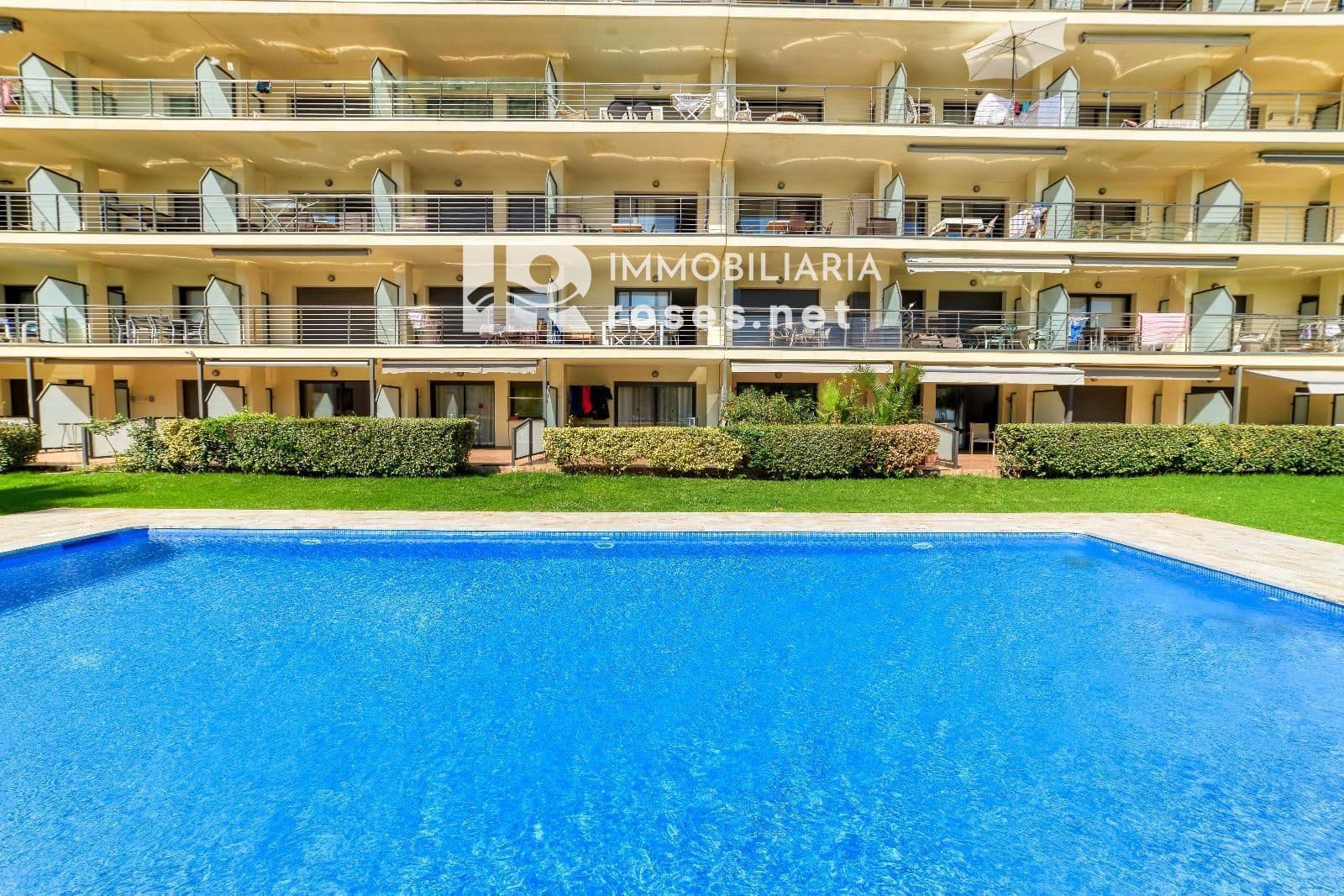 2 slaapkamer Flat te koop in Roses met zwembad - € 480.000 (Ref: 9253744)