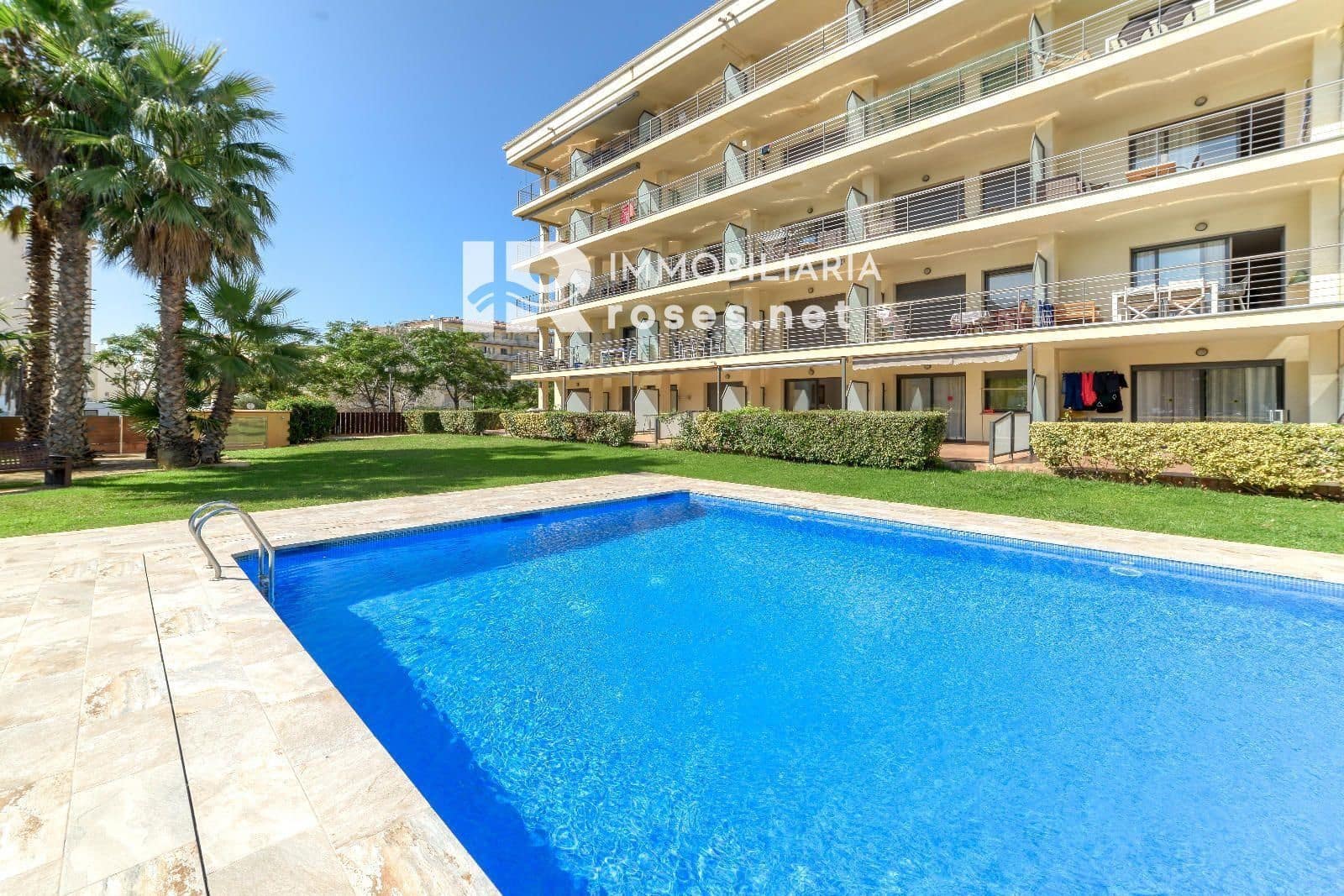 2 slaapkamer Flat te koop in Roses met zwembad - € 480.000 (Ref: 9253744)