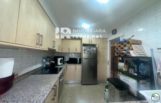 2 bedroom Flat for sale in Empuriabrava, Castelló d'Empúries - € 182,000 (Ref: 9270351)