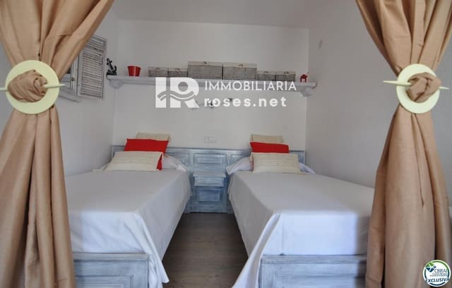 2 slaapkamer Flat te koop in Santa Margarida, Roses met zwembad - € 255.000 (Ref: 9272901)