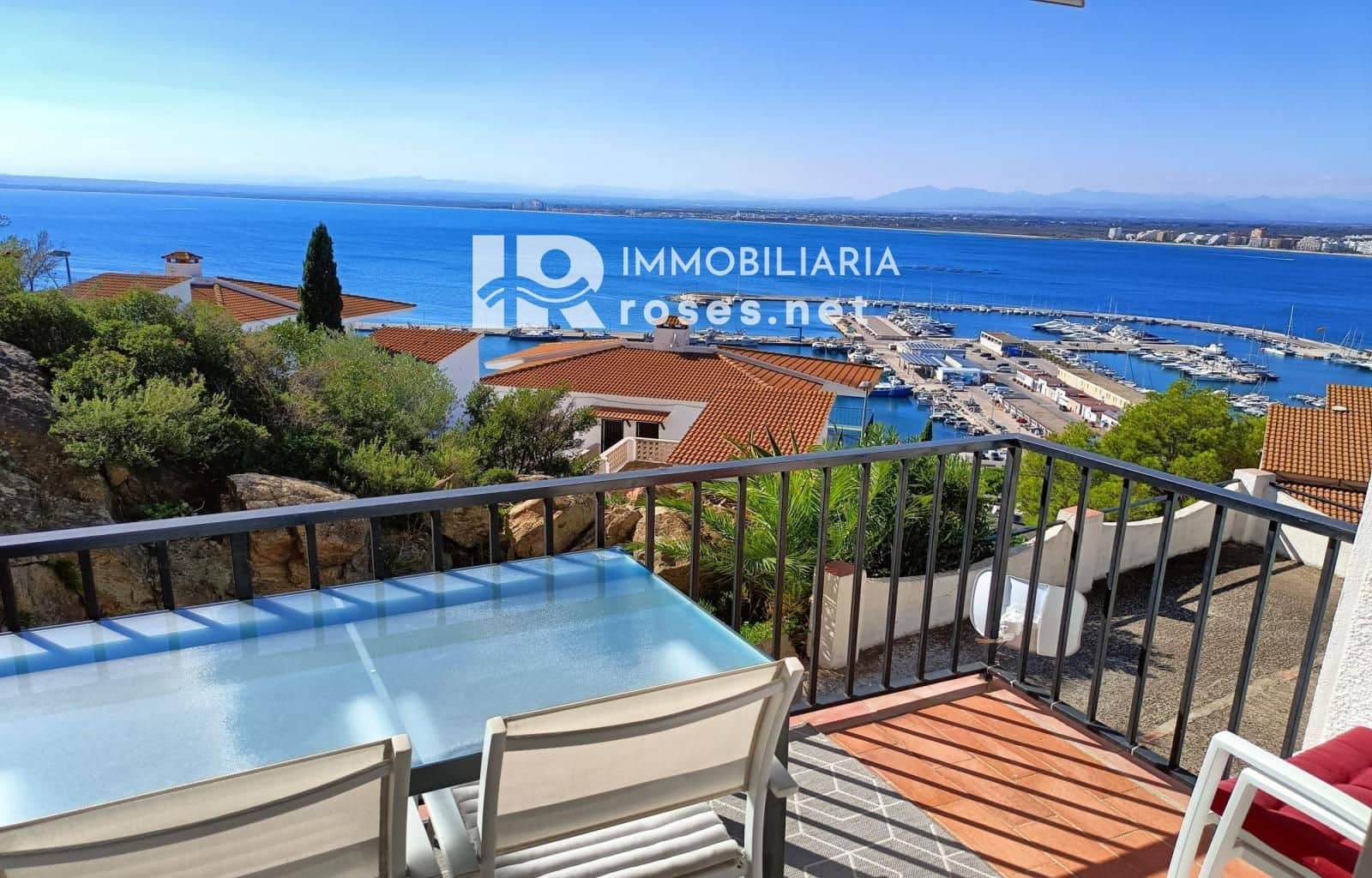 2 bedroom Flat for sale in Roses - € 249,000 (Ref: 9292374)