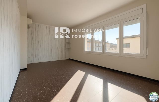 4 bedroom Villa for sale in Torroella de Montgrí with garage - € 275,000 (Ref: 9292375)