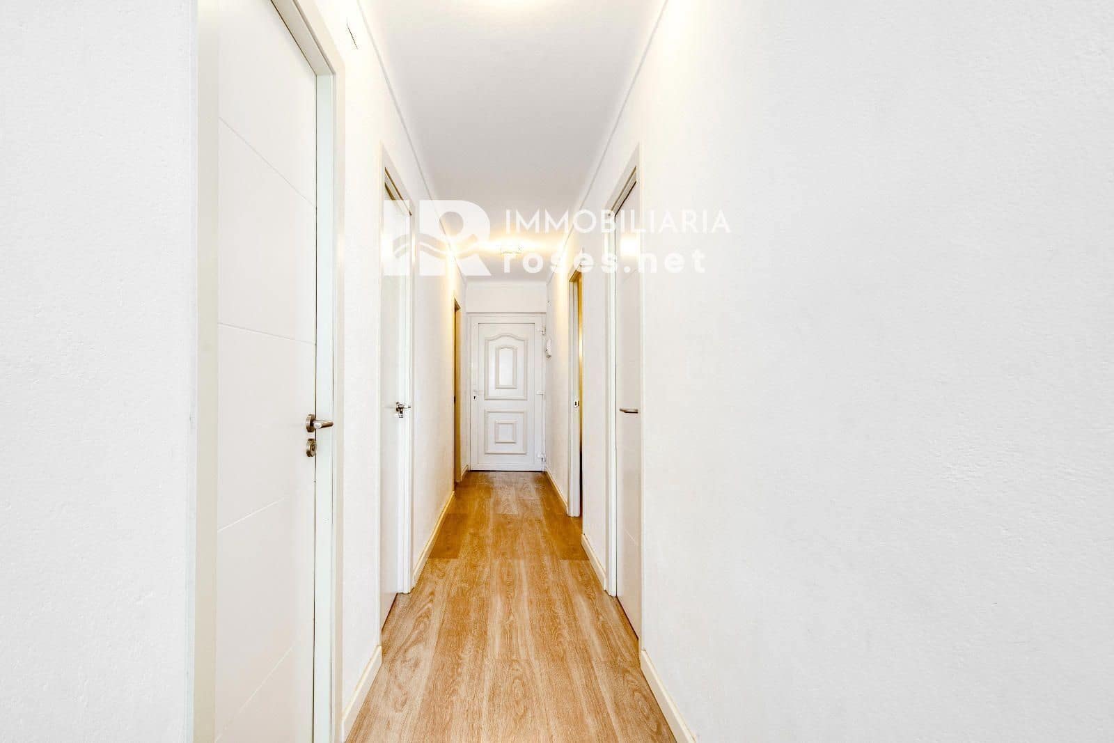 2 bedroom Flat for sale in Roses - € 239,000 (Ref: 9311399)