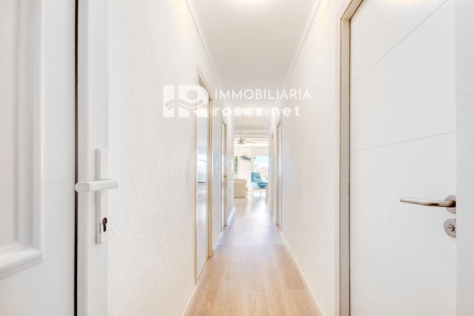 2 bedroom Flat for sale in Roses - € 239,000 (Ref: 9311399)