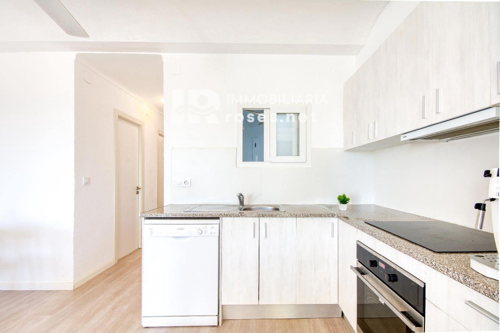 2 bedroom Flat for sale in Roses - € 239,000 (Ref: 9311399)