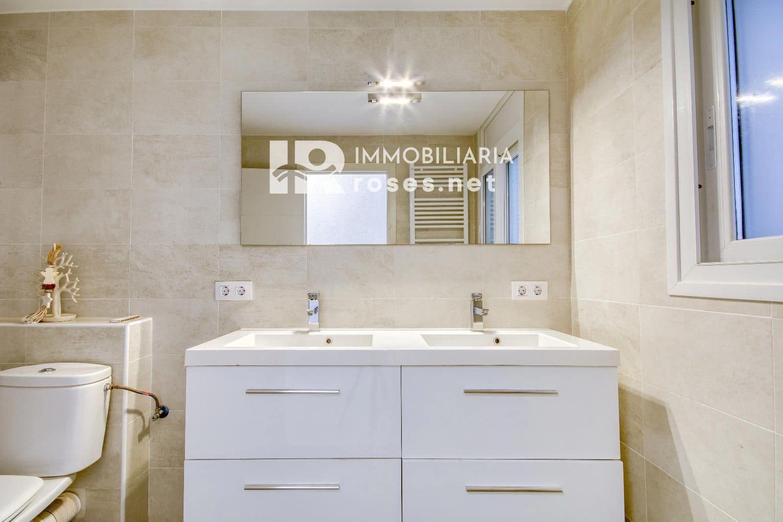 2 bedroom Flat for sale in Roses - € 239,000 (Ref: 9311399)