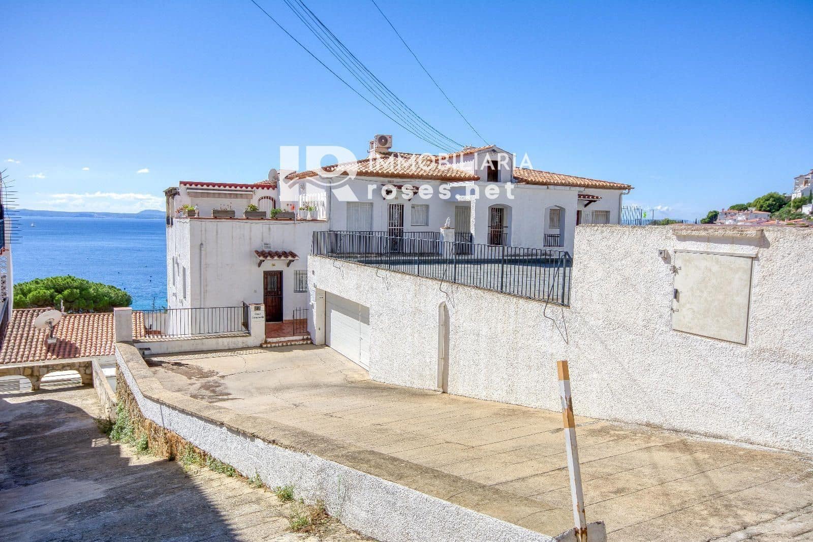 2 bedroom Flat for sale in Roses - € 239,000 (Ref: 9311399)