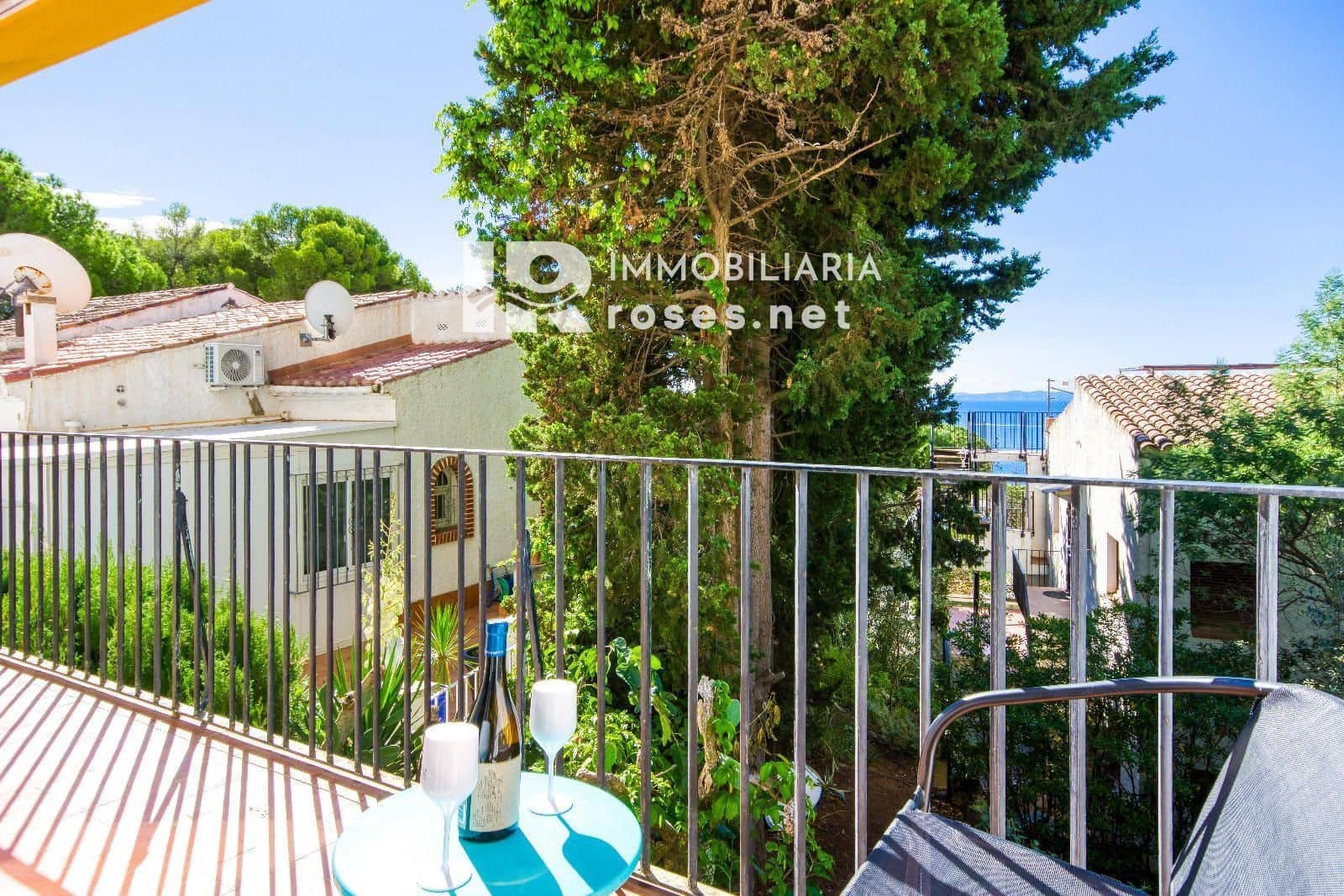 2 bedroom Flat for sale in Roses - € 239,000 (Ref: 9311399)