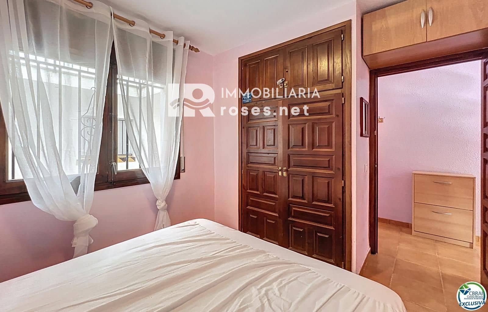 1 slaapkamer Flat te koop in Roses met zwembad - € 144.000 (Ref: 9331061)