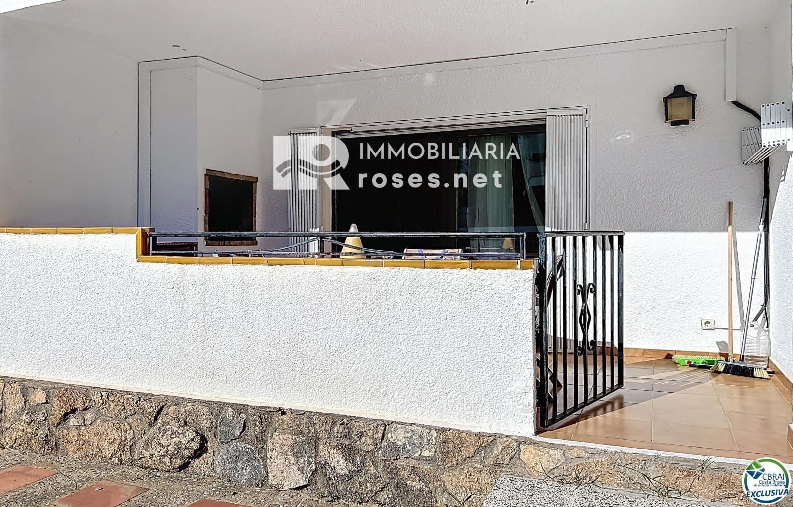 1 slaapkamer Flat te koop in Roses met zwembad - € 144.000 (Ref: 9331061)