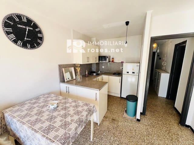 2 slaapkamer Flat te koop in Santa Margarida, Roses met zwembad - € 159.000 (Ref: 9347879)