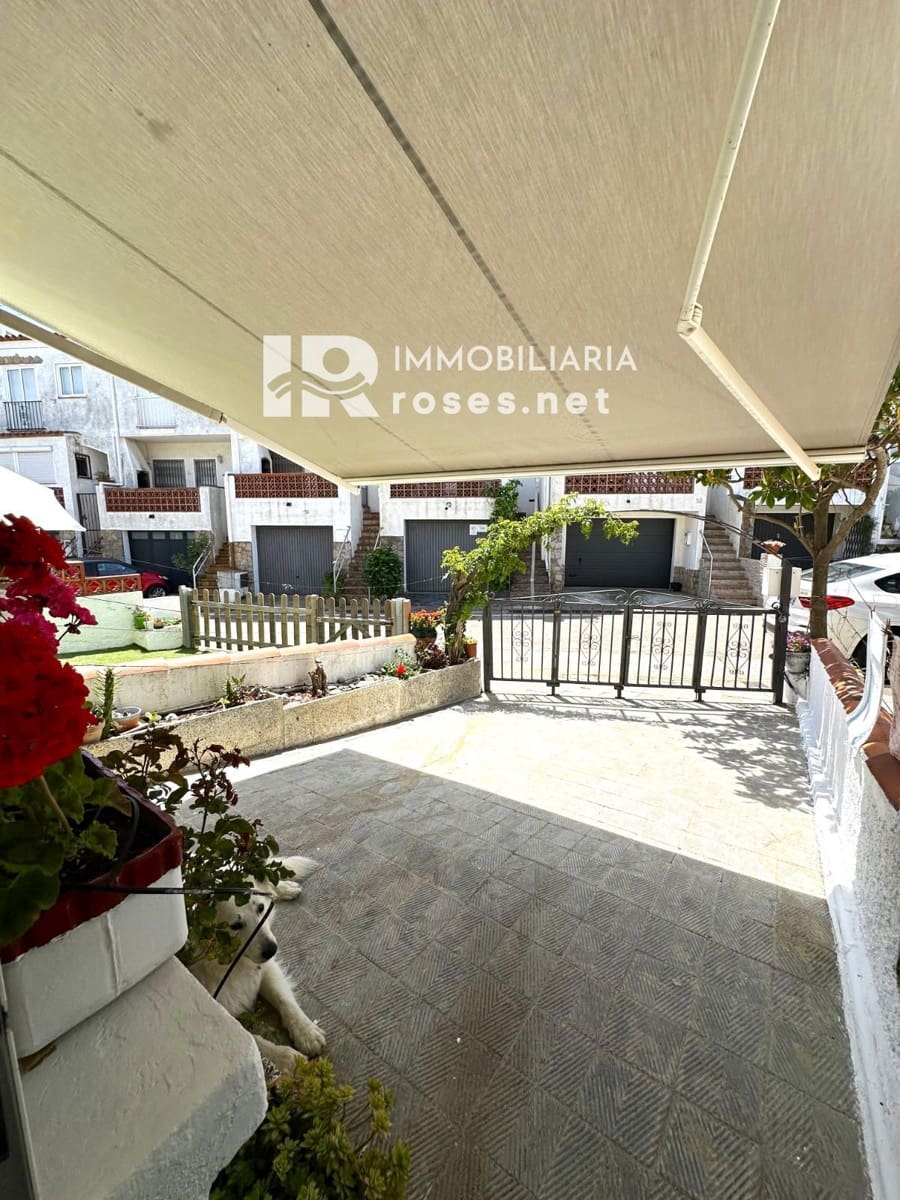 2 bedroom Villa for sale in Roses with pool - € 199,000 (Ref: 9378407)