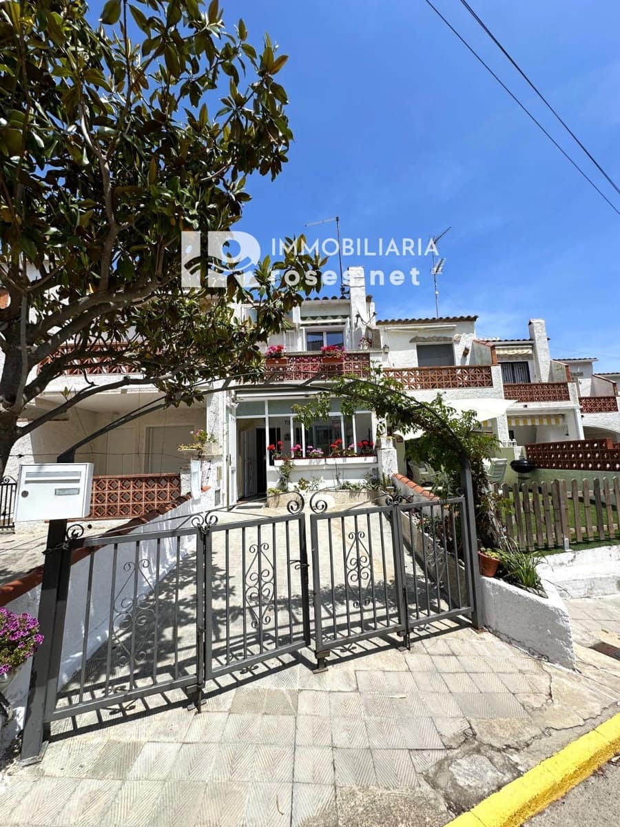 2 bedroom Villa for sale in Roses with pool - € 199,000 (Ref: 9378407)